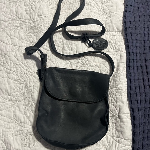 Roots black genuine leather flap crossbody - Picture 1 of 5